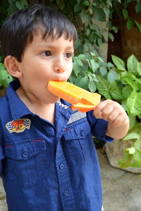 This recipe for mango chile paletas or paletas de mango con chile, combines mango, lime juice and chile powder for a sweet and spicy treat.