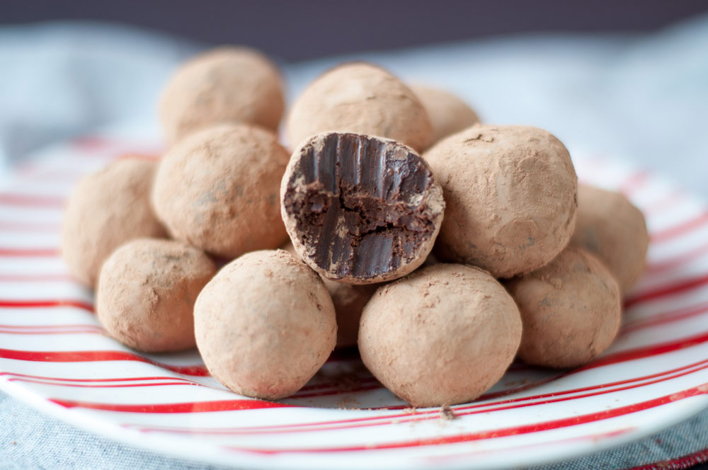 These Vegan Tequila Truffles are rich, creamy, chocolaty and simple. They are easy to make and perfect for the holiday season.