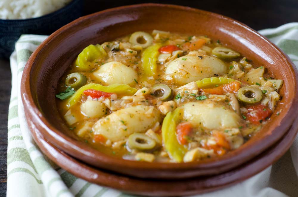 Vegan Bacalao a la Vizcaína in a brown stoneware bowl.