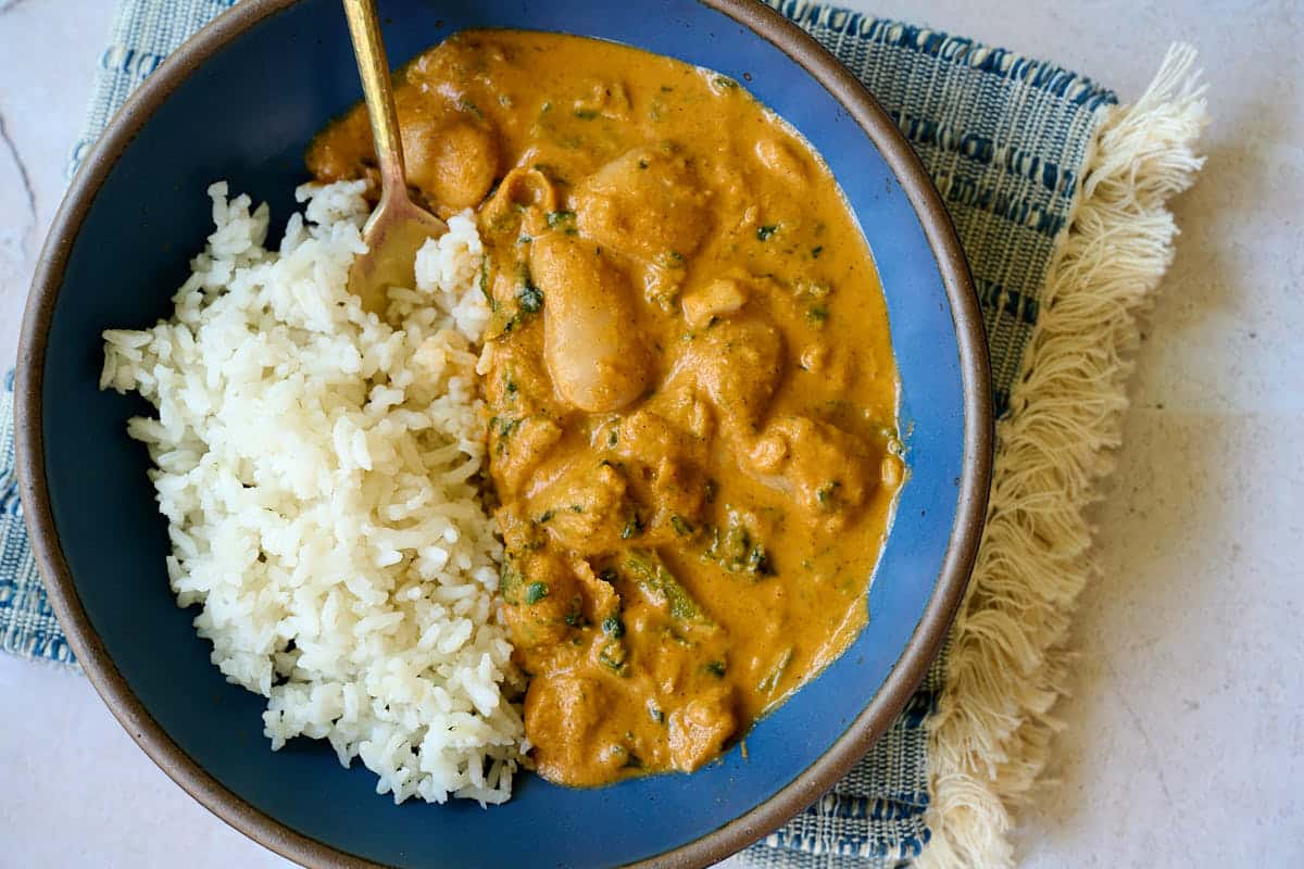 a blue plate with rice and benas in chipotle sauce